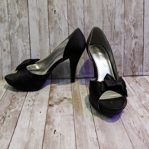 Michaelangelo Heels - Picture 2 of 5